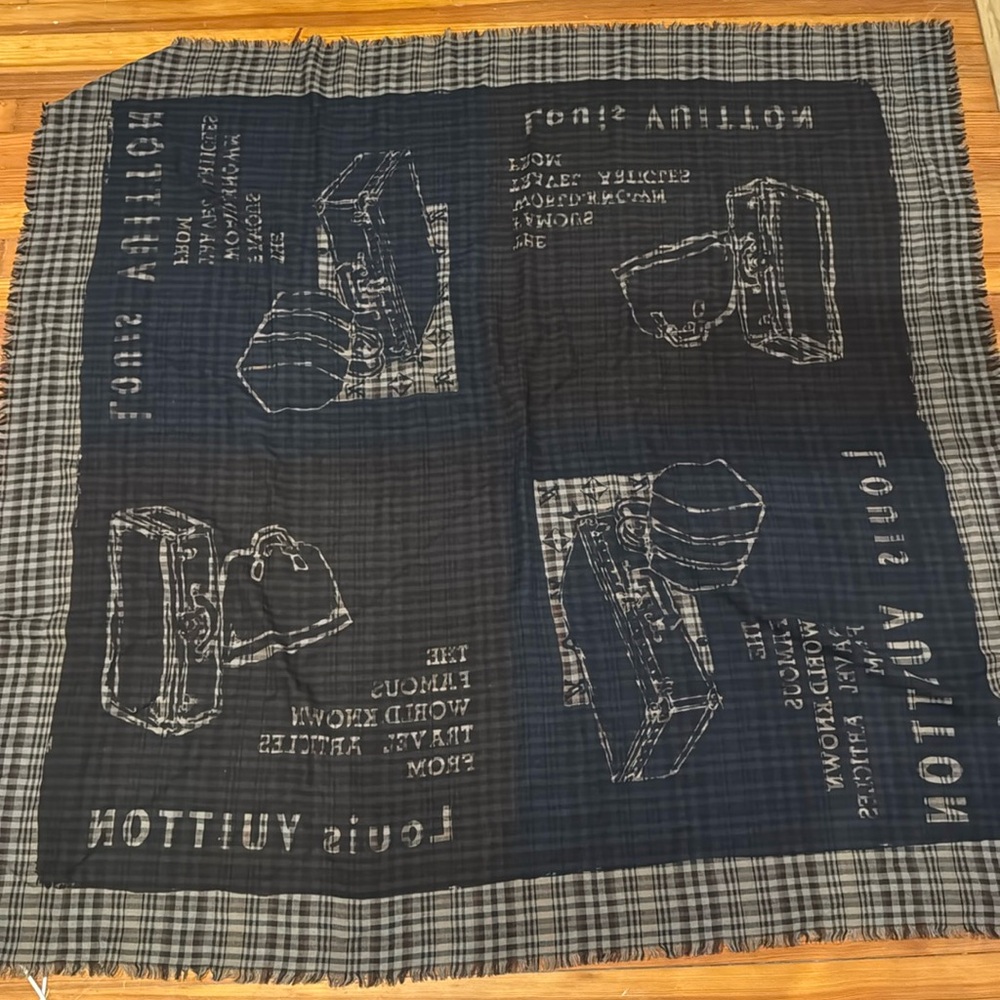 Louis Vuitton extra large scarf. Excellent condition.